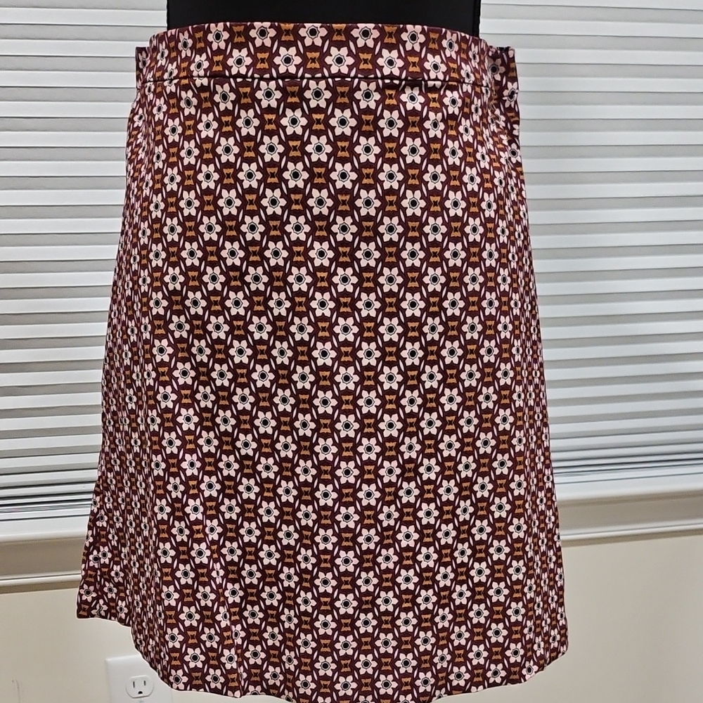 Margaret M White and Red Wrap Knee-Length Skirt